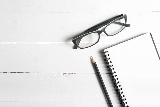 pencil and notepad with eyeglasses - Foto, Imagem