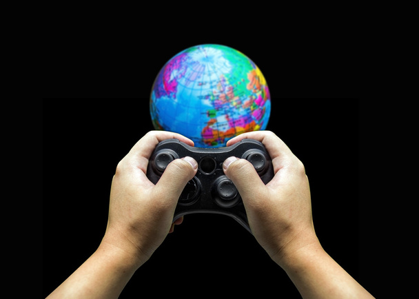 mundo de controle de mão com controlador de jogo
 - Foto, Imagem