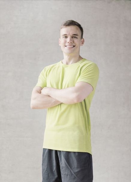 smiling man in gym - Φωτογραφία, εικόνα