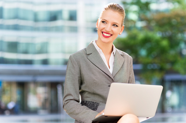 Businesswoman using laptop - Foto, immagini