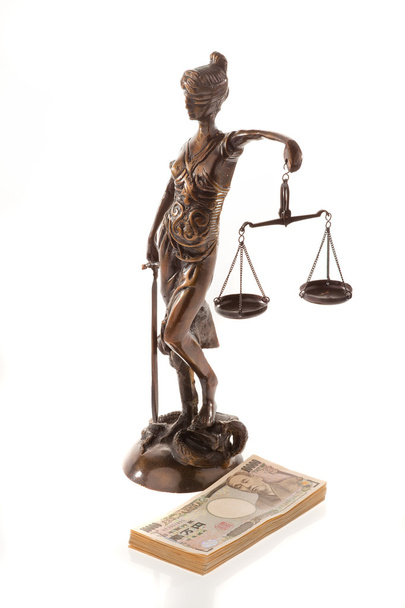 Justice and the yen. symbol for legal costs - Foto, Imagen