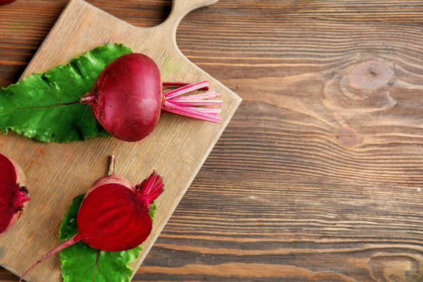 Young beets with leaves on wooden table close up - Φωτογραφία, εικόνα