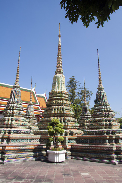 Stupas, Wat Pho, Bangkok, Tailandia
 - Foto, imagen