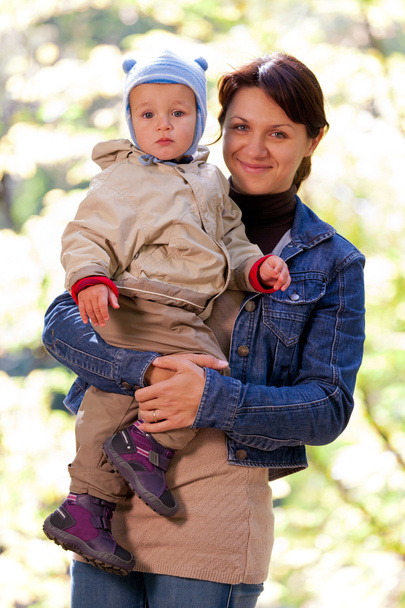 Mother with baby in the park - Zdjęcie, obraz