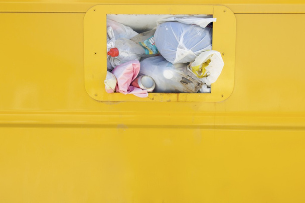 gele recycling container - Foto, afbeelding
