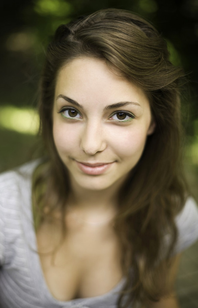 Kaunis nuori brunette
 - Valokuva, kuva