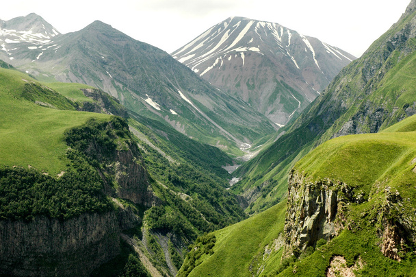 Georgian Military Highway, Caucasus mountains - Foto, immagini