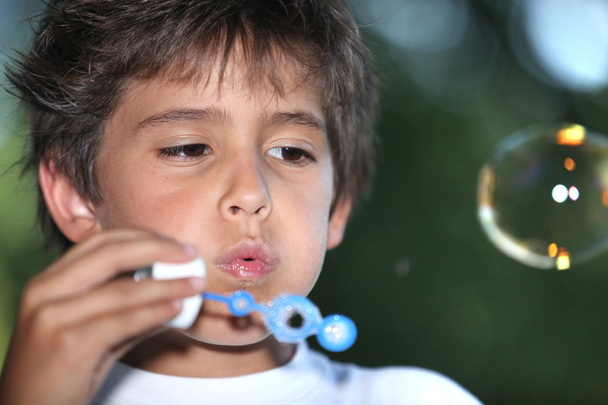 Young child blowing bubbles - Foto, Imagem