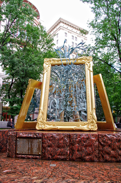 Fountain of arts in Lavrushinsky sidestreet. Moscow, Russia - Фото, зображення