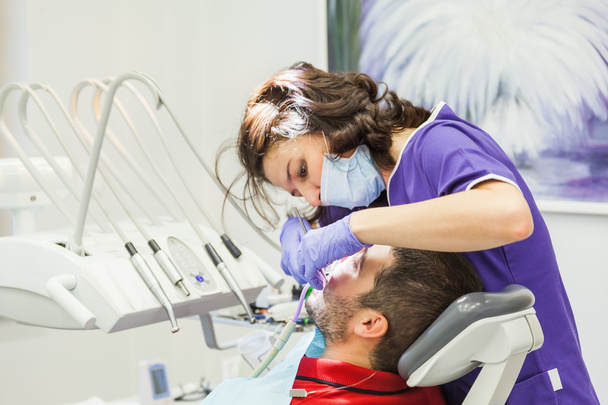 Медичне лікування в стоматологічній клініці - Фото, зображення