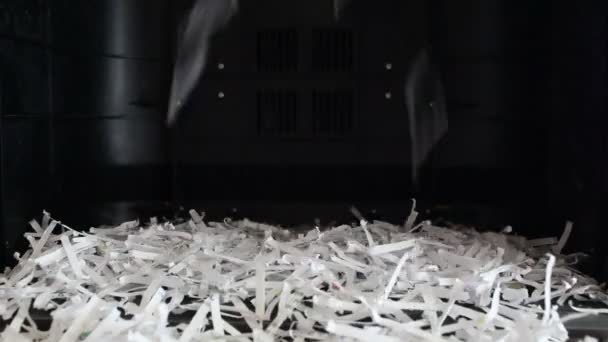 Máquina trituradora de papel
 - Metraje, vídeo