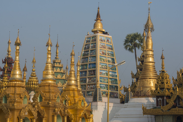 Kuuluisa Shwedagon Paya Pagoda
 - Valokuva, kuva