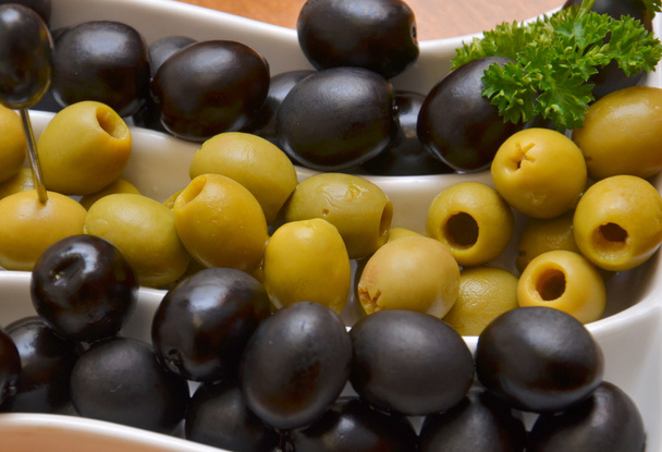 Оливки и маслины крупным планом - 写真・画像