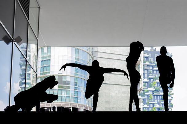 Krásná tanečnice siluety v městě - Fotografie, Obrázek