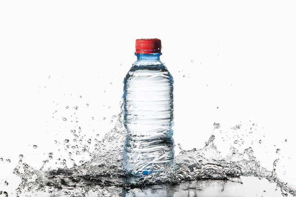 Small plastic water bottle - Foto, afbeelding