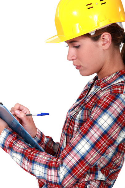 A female foreman with a clipboard. - 写真・画像