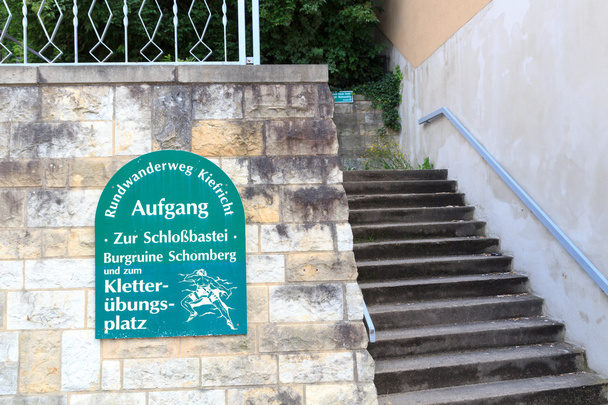Σύμβολο διαδρομή για πεζοπορία στο Schlossbastei και η κάστρο ερείπια του Σόμπεργκ σε Bad Schandau, σαξονικής Ελβετίας - Φωτογραφία, εικόνα