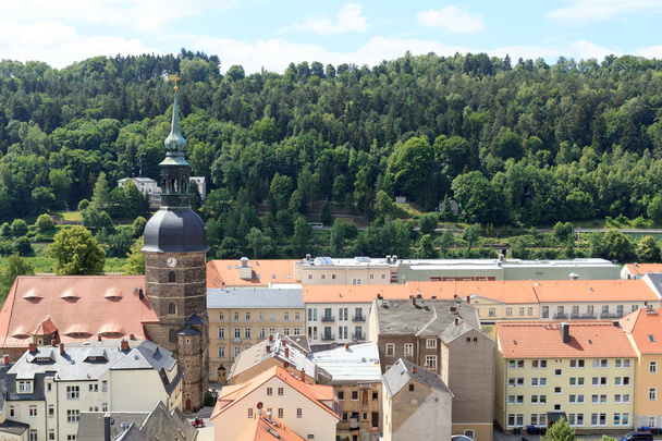 ザクセン スイスの聖ヨハネ教会とバート ・ シャンダウの町並み - 写真・画像