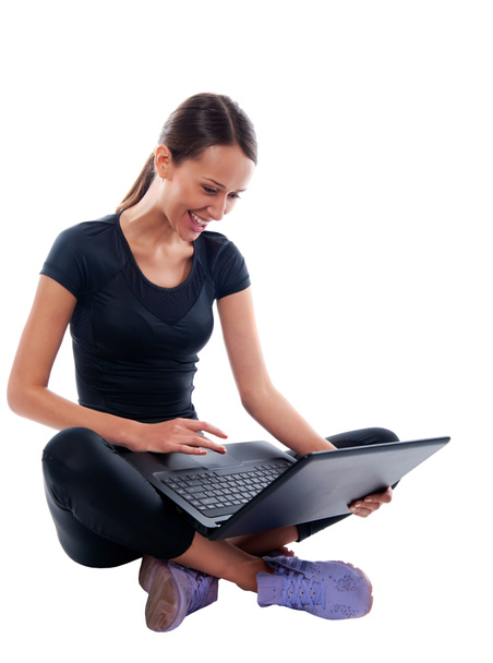 Довольная девушка с ноутбуком в руке
 - Фото, изображение