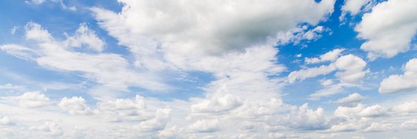 Cloudy blue sky - Valokuva, kuva