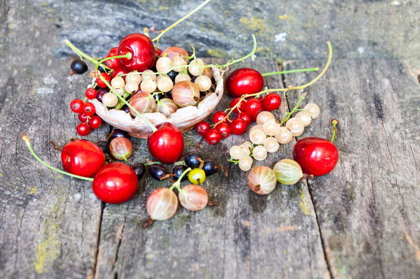 Currants, cherries and other summer fruits - Фото, зображення