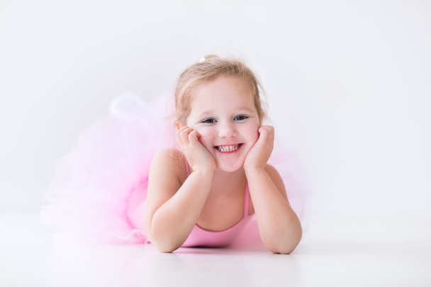 Little ballerina in pink tutu - Foto, afbeelding