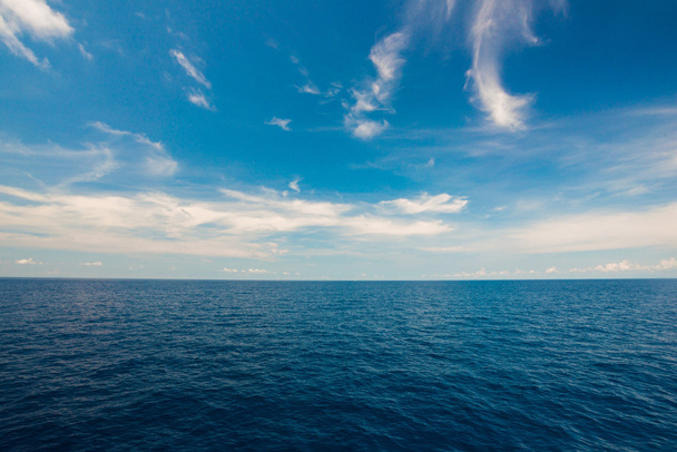 Zatažené oblohy a moře letní krajina - Fotografie, Obrázek