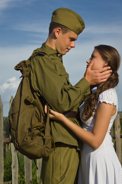Радянський солдат попрощавшись дівчина - Фото, зображення