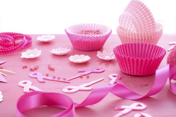 Nastro rosa evento di beneficenza preparazione Cupcake
 - Foto, immagini