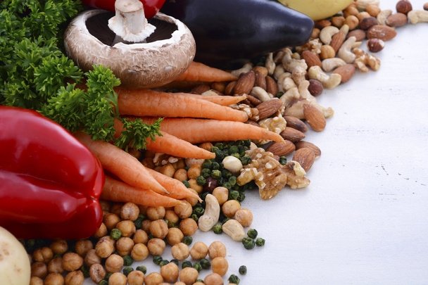 Alimentos vegetarianos vegetais, nozes e legumes
. - Foto, Imagem