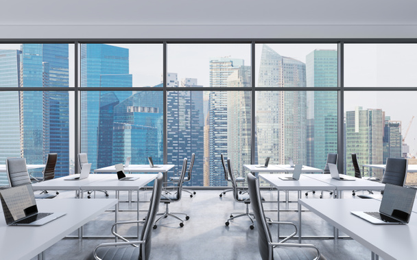 Miejsc pracy w nowoczesne biuro panoramiczne, Singapur miasta widok z okien. Otwarta przestrzeń. Czarne skórzane krzesła i stoły białego. Pojęcie usługi doradztwo finansowe. renderowania 3D. - Zdjęcie, obraz
