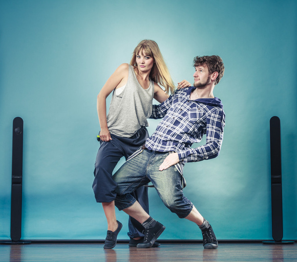 Jeune couple dansant hip-hop
 - Photo, image