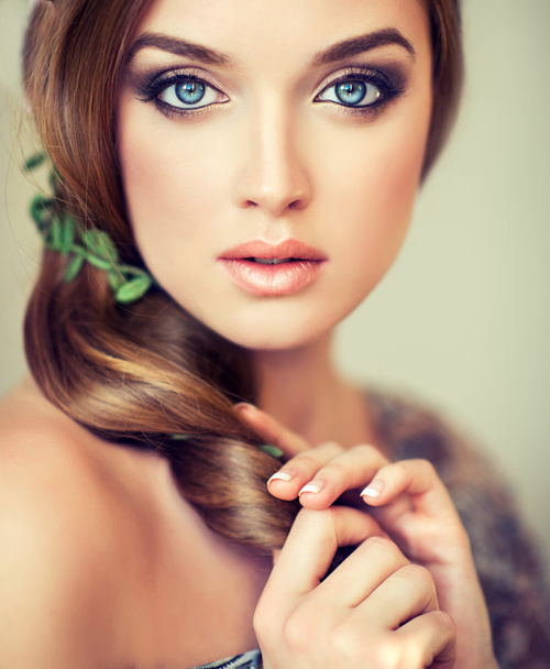 девушка с большими красивыми голубыми глазами
 - Фото, изображение