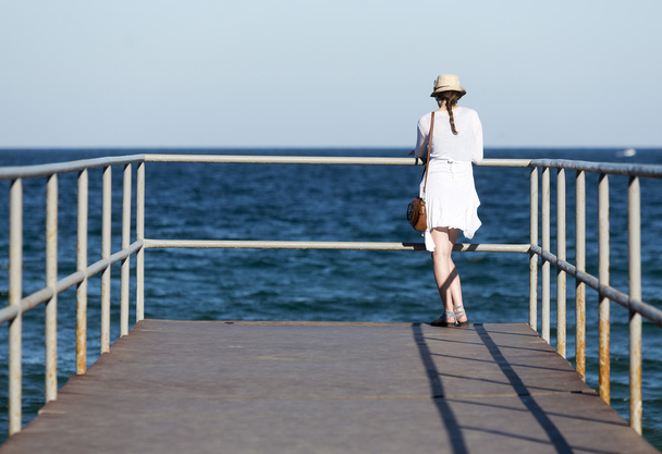 Young woman on the pier - Valokuva, kuva