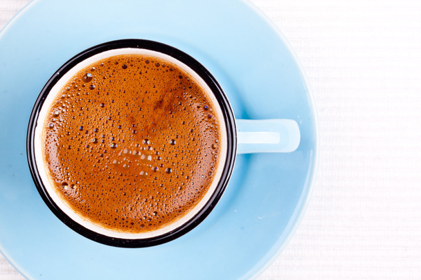 Taza blanca de café turco
 - Foto, imagen