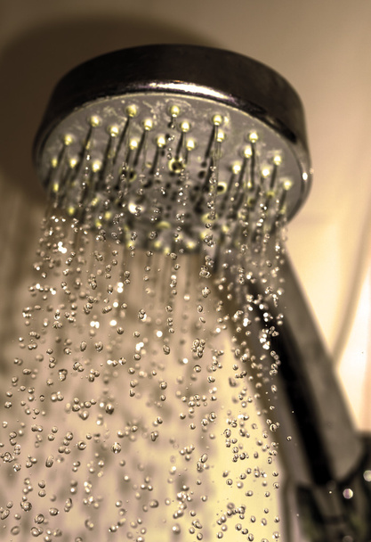 Vízcseppeket makró-csöpög a zuhany meleg szűrt - Fotó, kép