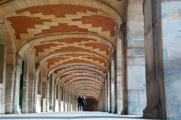 Площа Вогезів аркади - Фото, зображення