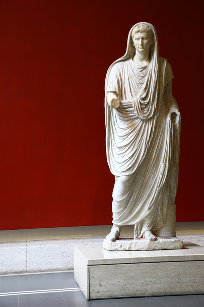 Estátua antiga de Augusto
 - Foto, Imagem