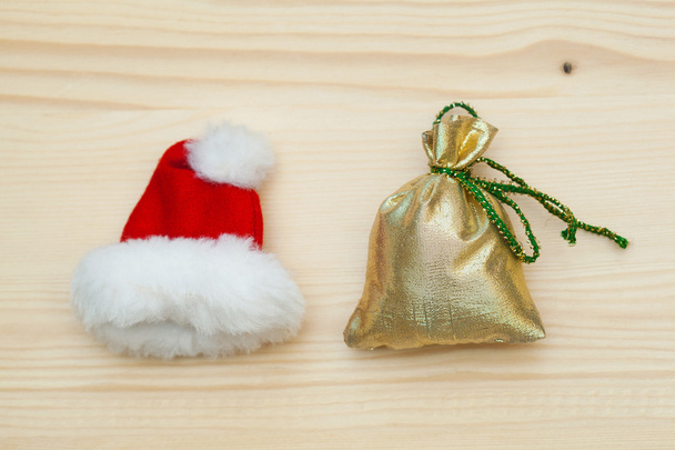 Капелюхи Різдво Санта-Клауса і мішок з подарунками - Фото, зображення