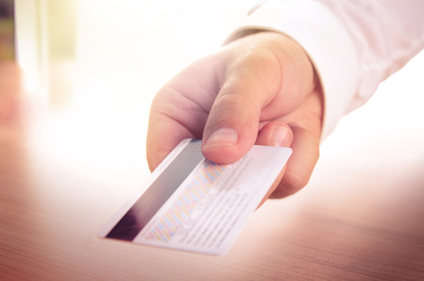 Man's hand holding a credit card - Foto, imagen