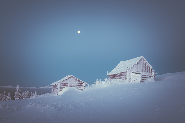Bir dağ köyünde kış sabahı - Fotoğraf, Görsel