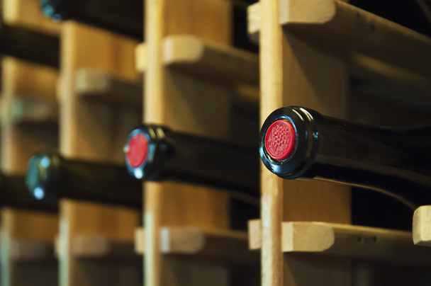 Garrafas de vinho na loja
 - Foto, Imagem