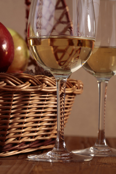 Two glasses with basket - Foto, Imagen