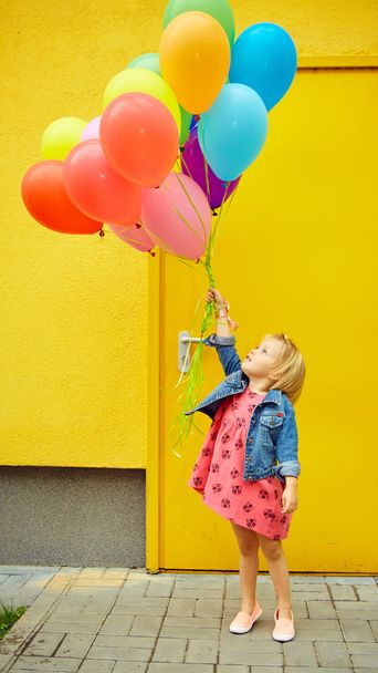 happy little girl outdoors with balloons - Fotoğraf, Görsel