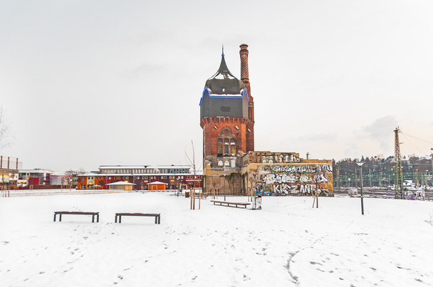 antiga torre de água histórica na estação de trem em Wiesbaden
 - Foto, Imagem