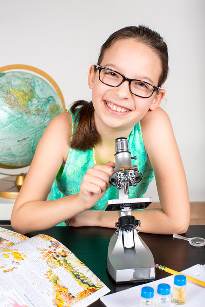 Microscopio niña
 - Foto, Imagen