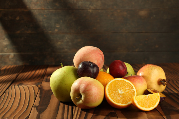 A tábla egzotikus gyümölcsök széles választékát - Fotó, kép