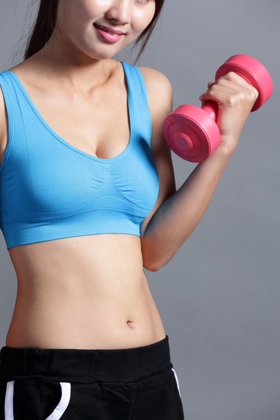 Sporty  woman  lifting weight - Fotografie, Obrázek