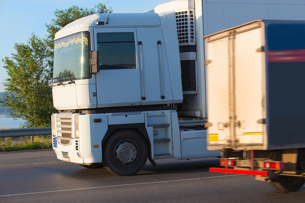 Lastkraftwagen, die Güter transportieren - Foto, Bild