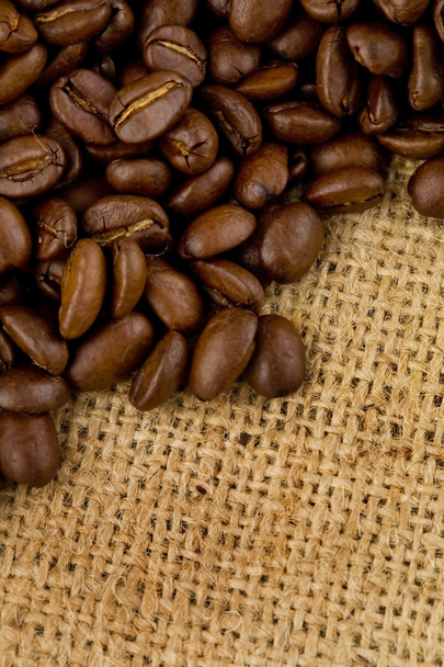 Coffee beans on canvas sack - Foto, Imagen